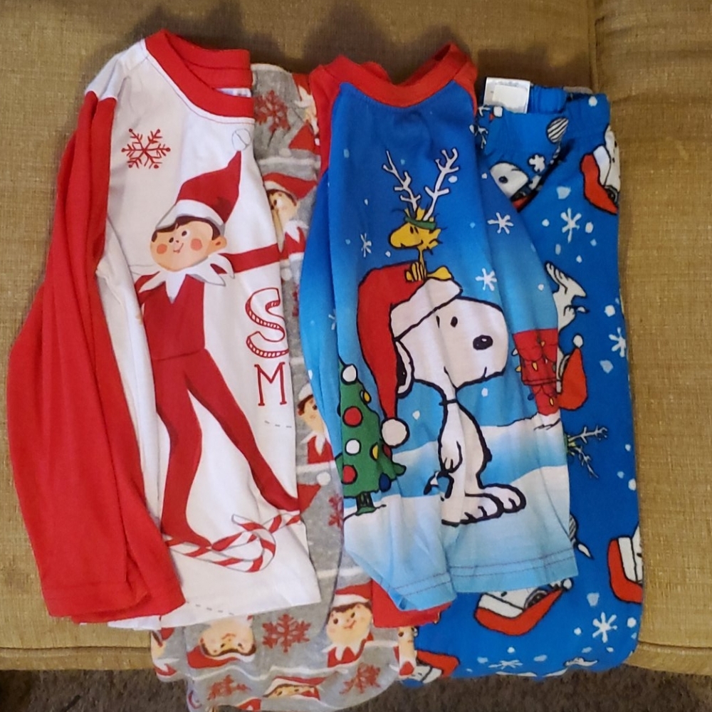 2) sets boys 4/5 Christmas Jammies!